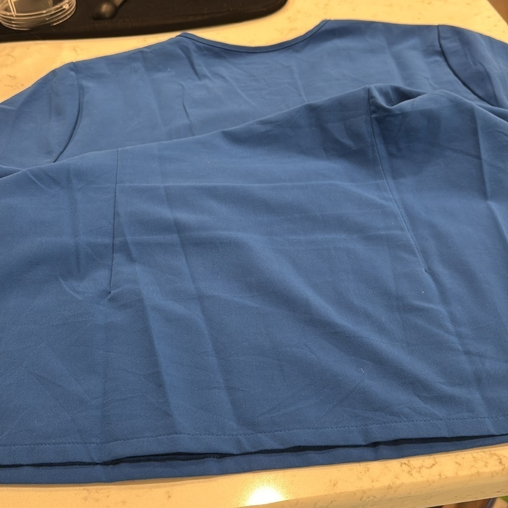 Figs Casma Three-Pocket Scrub Top™ i7 - Picture 10 of 10